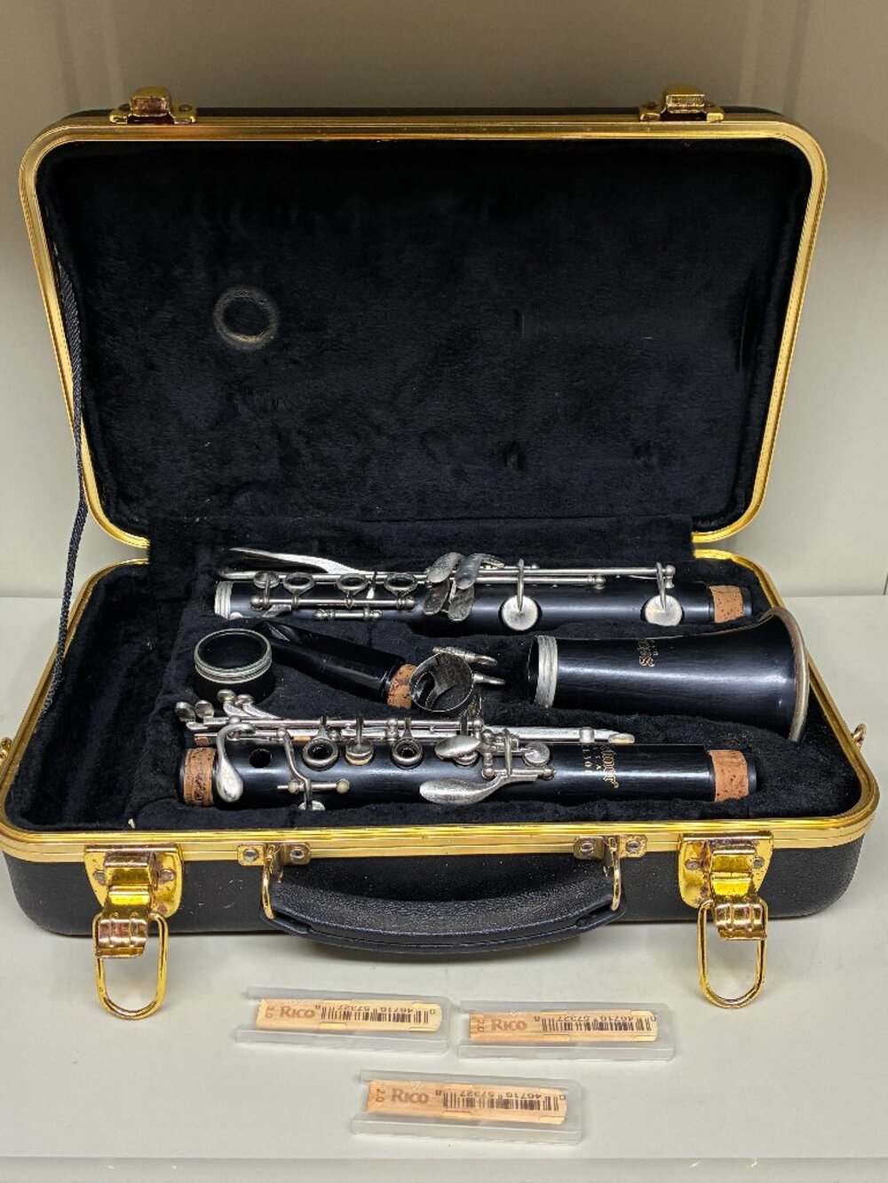 Selmer USA Student Clarinet Model CL301 B Flat Woodwind Instrument Case Reeds
